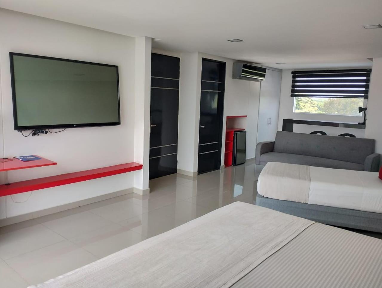 Hotel Blue 66 Калі Екстер'єр фото